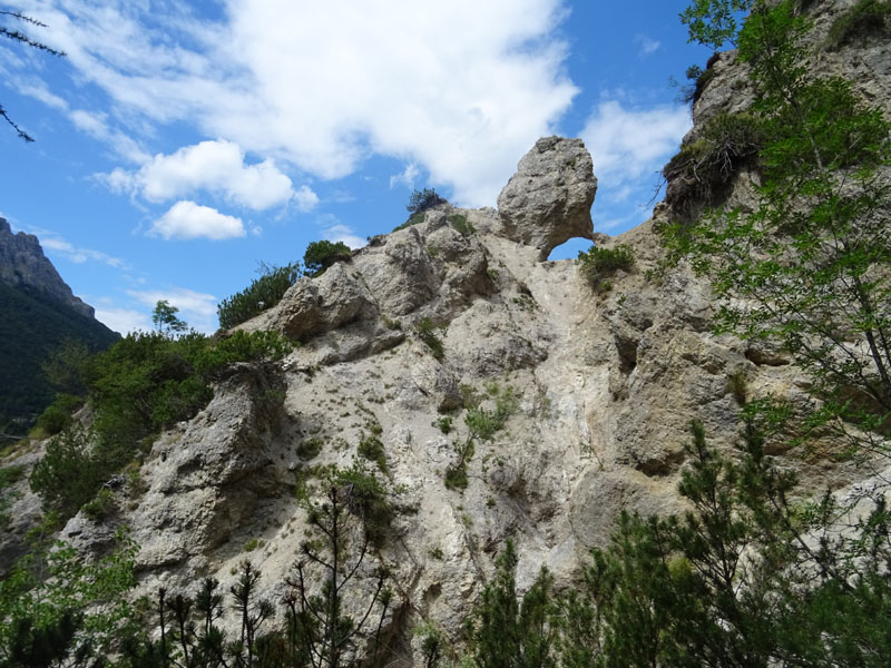 salita all''arco naturale....Carbonare (TN)